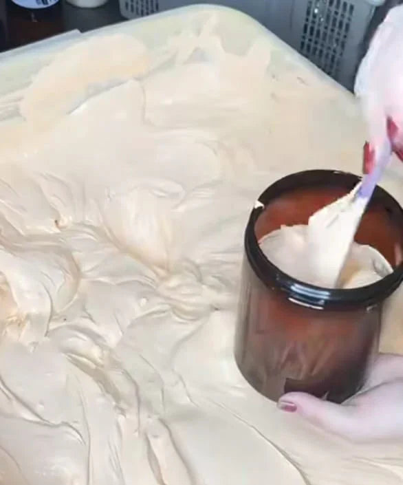 Zafrani Gold Glow Cream (BUY 1 GET 1)